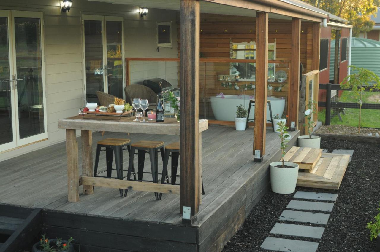 Wagtail Nest Country Retreat - Longford Vic 3851 Bed & Breakfast Sale Exterior photo
