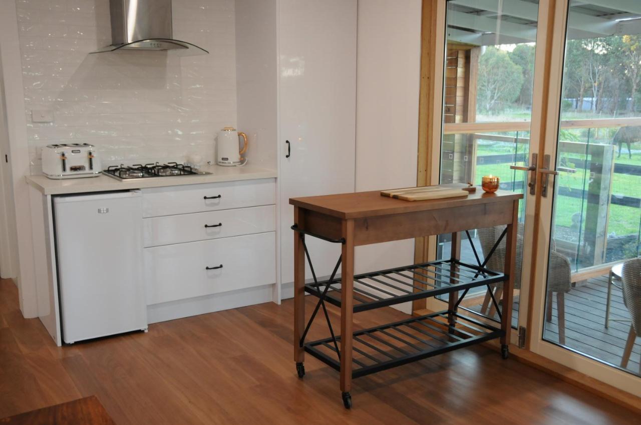 Wagtail Nest Country Retreat - Longford Vic 3851 Bed & Breakfast Sale Exterior photo